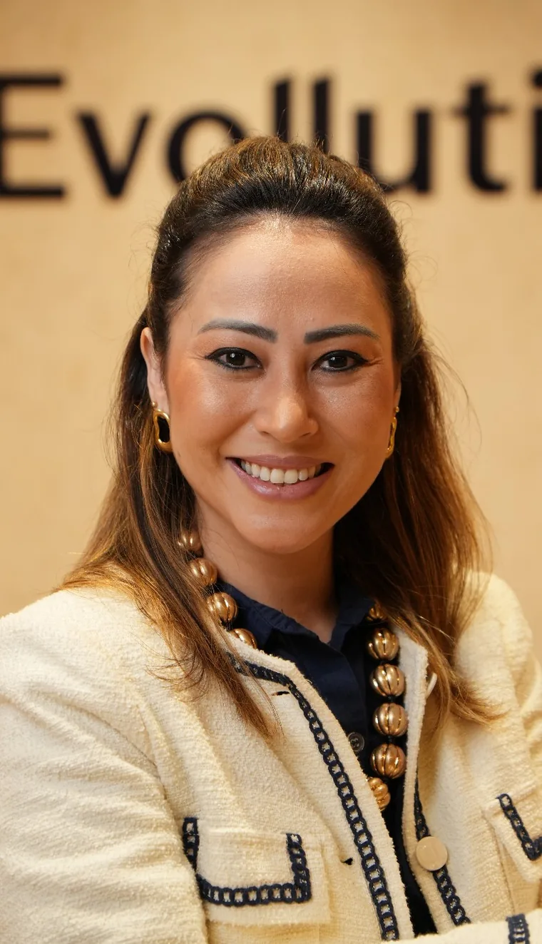Dra. Thays Tamaributi, médica tricologista, no Instituto Evollution